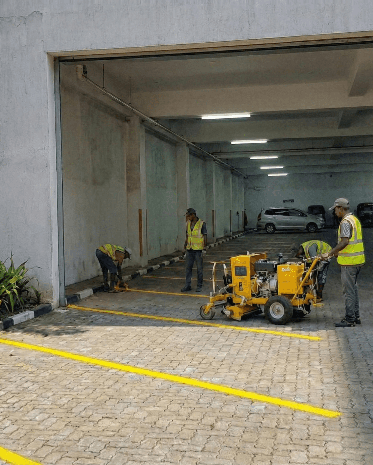 Cold Paint Line Marking On Parking Area